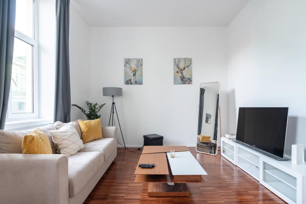 Cozy And Central City Apartment At The Belvedere Вена Экстерьер фото